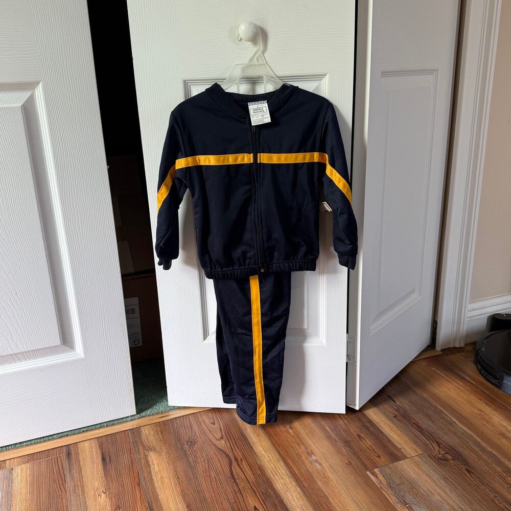 Kids track suit black & gold set Top XS/4, Pants S/5-6 Zip up top, pull-on pants